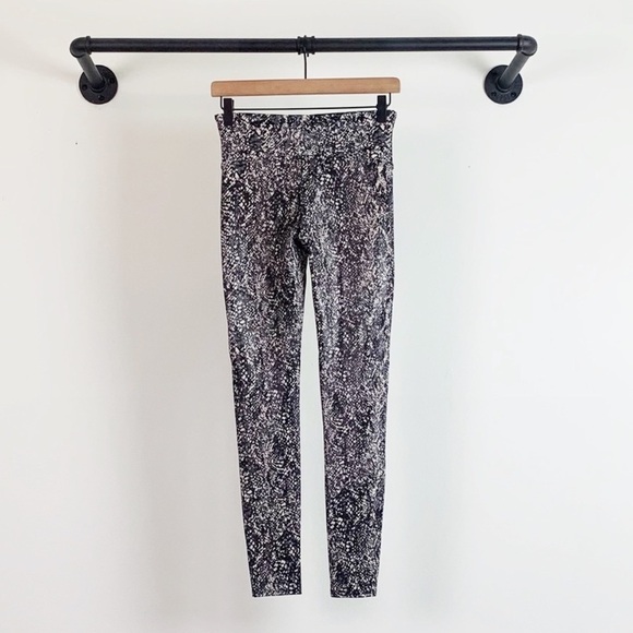 NWT Spanx Faux Leather Snakeskin Shine High Waisted Leggings - Picture 8 of 9